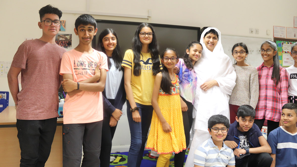 Pujya Sadhviji interacting with children in one of the classes