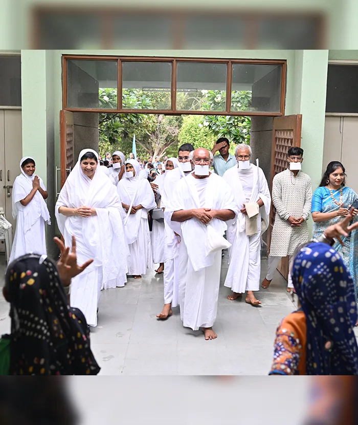 Pujya Dinesh Muniji Maharaj Visits Veerayatan Kutch