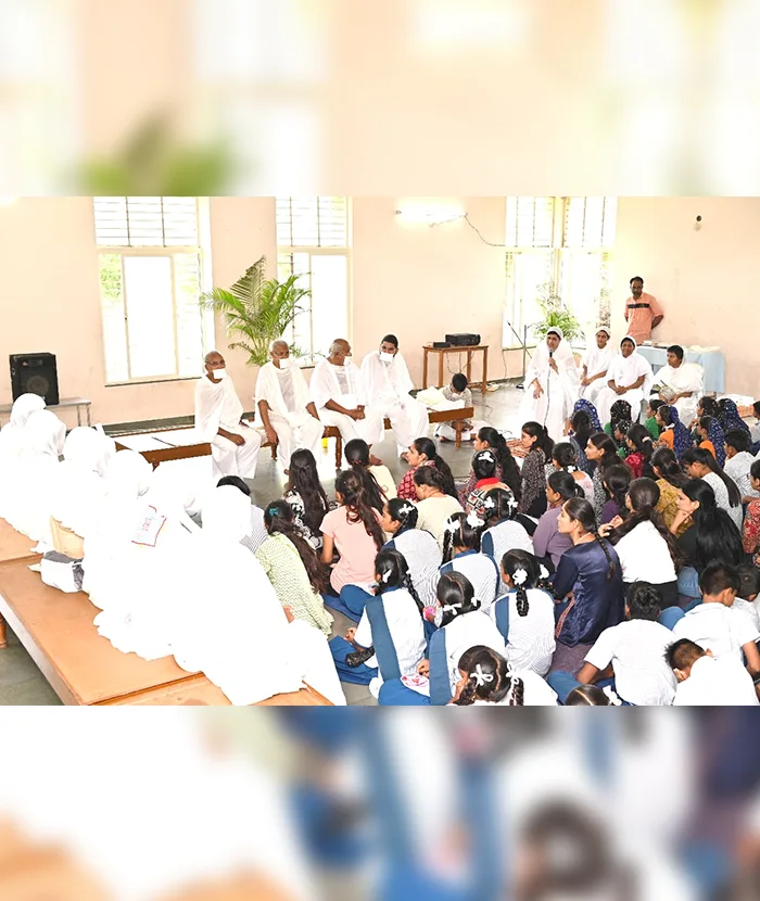 Pujya Dinesh Muniji Maharaj Visits Veerayatan Kutch