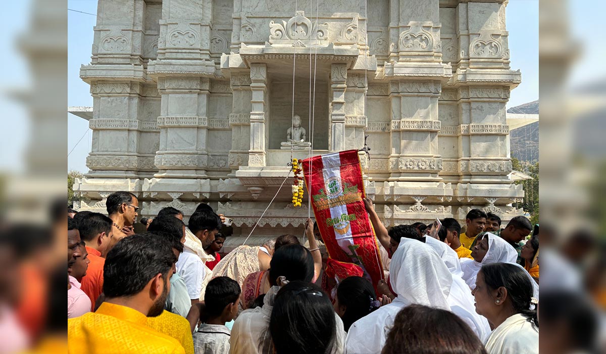 Flag changing ceremony at Parshva Jinalay