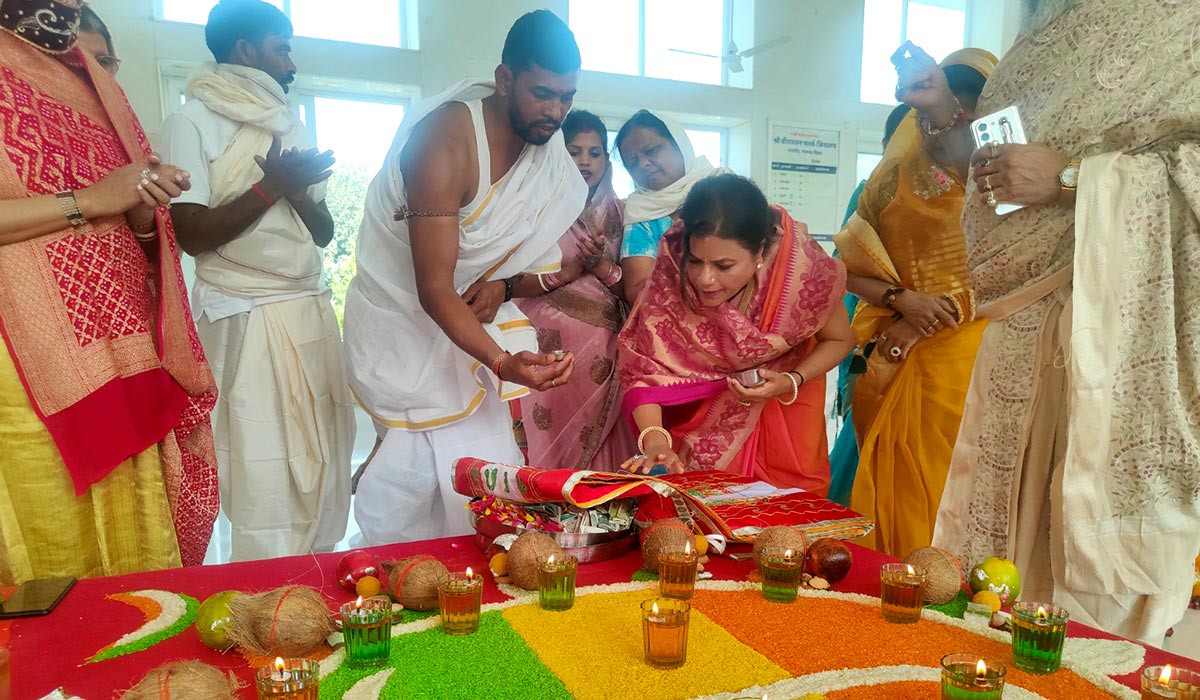 Flag changing ceremony at Parshva Jinalay 2025