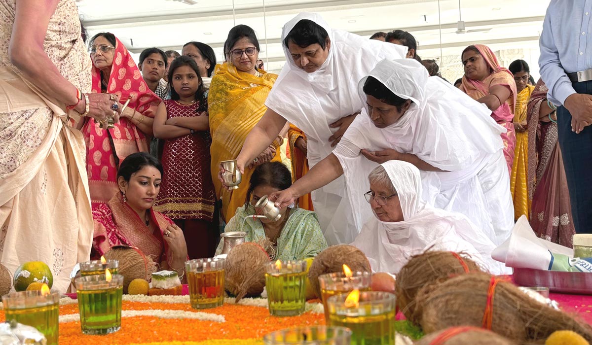 Flag changing ceremony at Parshva Jinalay 2025