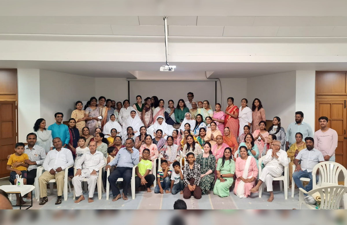 Inspiring spiritual retreat in the presence of Pujya Tai Ma