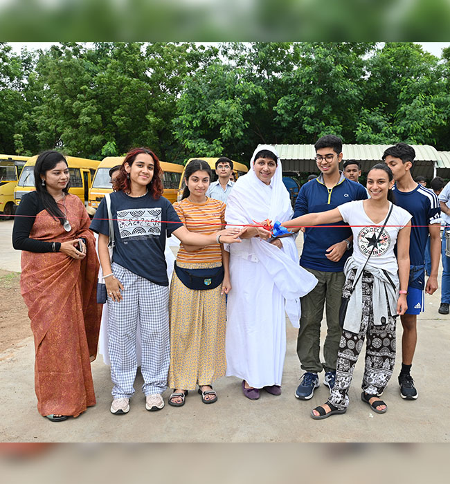 Students of Shri Chandana Vidyapeeth UK visit Kutch