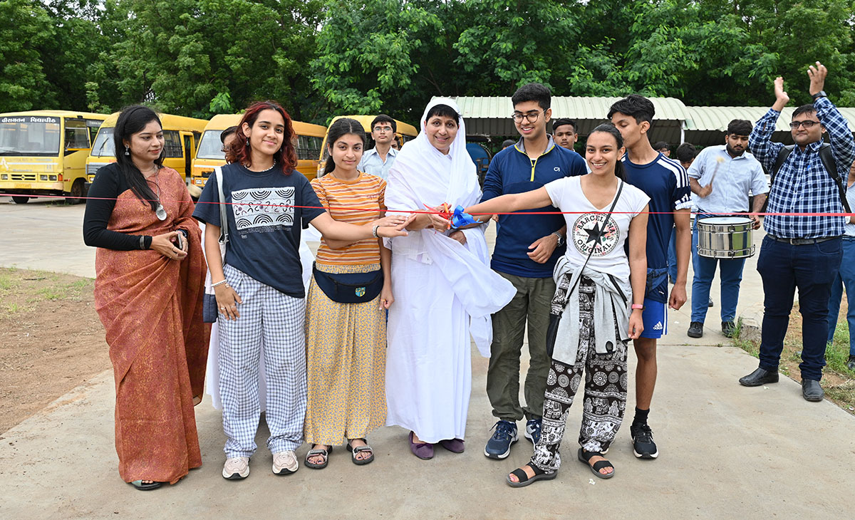 Students of Shri Chandana Vidyapeeth UK visit Kutch