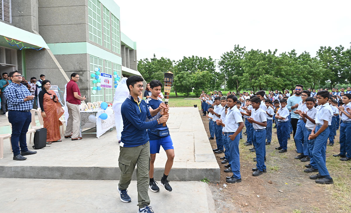 Students of Shri Chandana Vidyapeeth UK visit Kutch