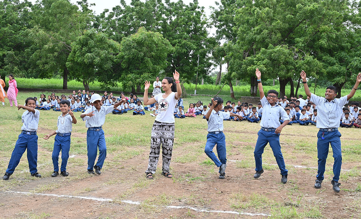 Students of Shri Chandana Vidyapeeth UK visit Kutch