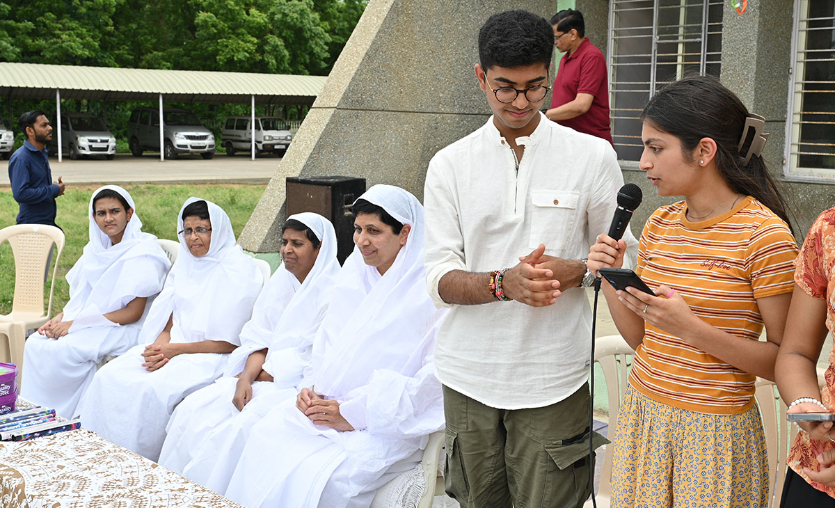 Students of Shri Chandana Vidyapeeth UK visit Kutch