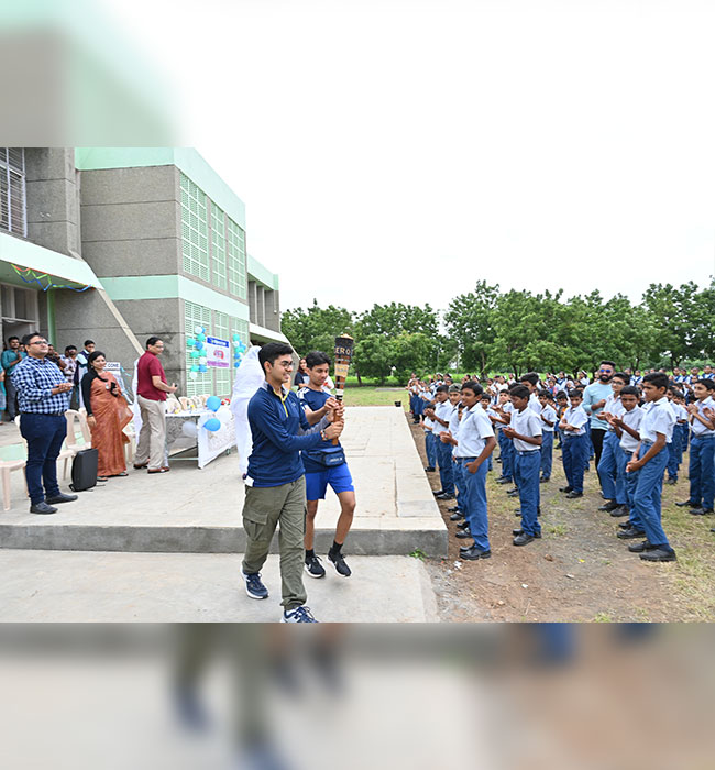 Students of Shri Chandana Vidyapeeth UK visit Kutch