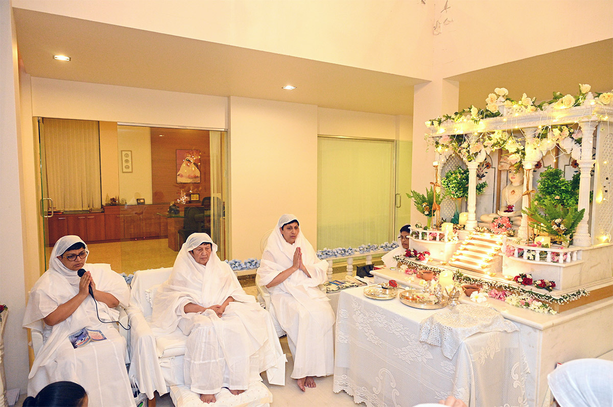 Celebrating Diwali with Pujya Tai Ma at Veerayatan Kutch